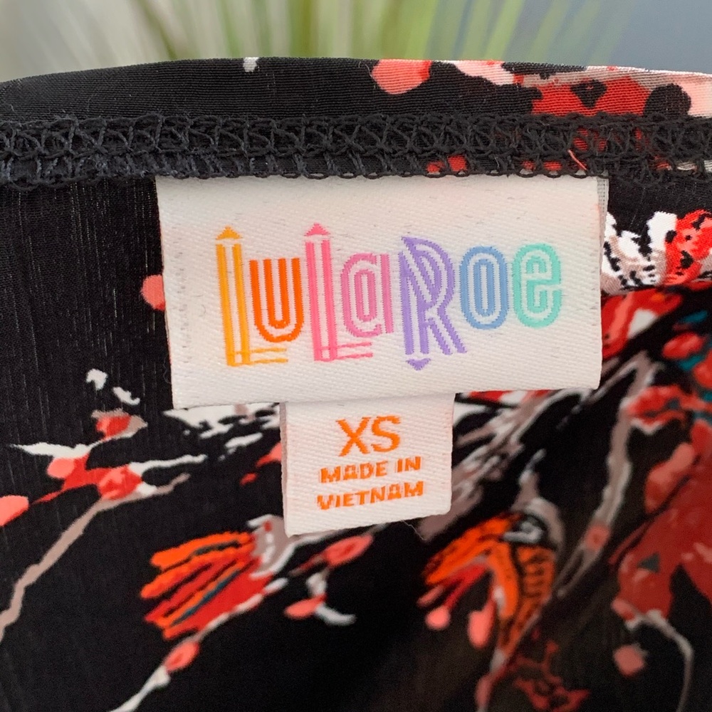 NWT LULAROE long printed blouse/tunic - Picture 6 of 7